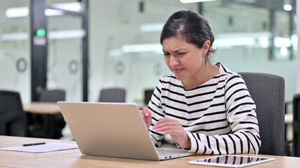 Obraz na płótnie Canvas Upset Indian Woman having Loss on Laptop in Office, Failure