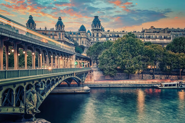 Bir-Hakeim bridge at sunset in Paris