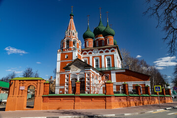 Fototapeta na wymiar Church of St. Michael the Archangel in Yaroslavl. Orthodox garrison church in the historical center of Yaroslavl.