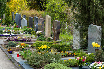 Gräber auf einem Friedhof