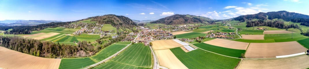 Luftaufnahme Gemeinde Oberdiessbach im Berner Mittelland, April 2021