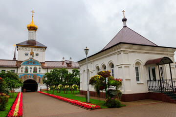 Fototapeta na wymiar Vvedensky Tolga convent in Yaroslavl, Russia. Golden ring of Russia