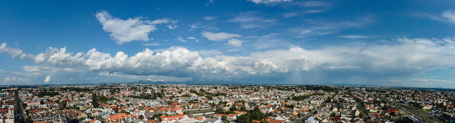 Fotografia aérea com drone de bairro de Curitiba, Paraná, Brasil 