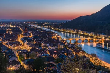 Heidelberg-Panorama mit Altstadt, alter Brücke und Neckar nach Sonnenuntergang. Schön beleuchtet. © Daniela Baumann
