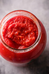 Salsa de Tomate servida en un recipiente