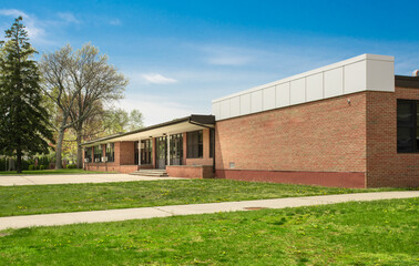Exterior view of a typical American school building - 430863481
