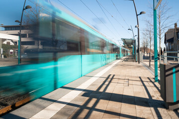 bahn zug beförderung öffentlicher nahverkehr bahnsteig geschwindigkeit durchreise