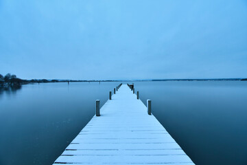 Naklejka premium blaue Stunde Altmühlsee