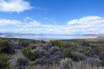 Fototapeta premium Beautiful view of Mono Lake nestled within the Eastern Sierra Nevada Mountains, California. 