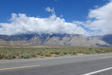 Fototapeta premium The scenic Sierra Nevada Mountains stretching along Highway 395 in California.