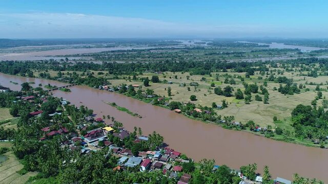 "4 000 &icirc;les" pr&egrave;s de Don Det au sud du Laos vue du ciel