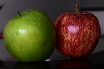 red and green apples