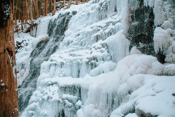 Fototapeta na wymiar icicles in waterfall