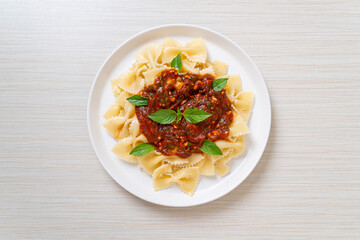 farfalle pasta with basil and garlic in tomato sauce
