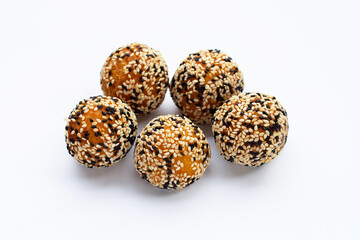 Thai dessert, Kanom Kai Hong. Sesame balls, mung bean Filling