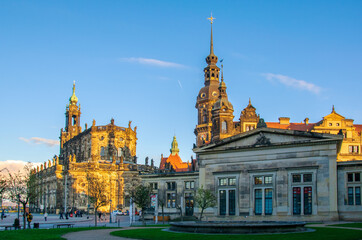 Fototapeta na wymiar Dresden-Hofkirche und Schloss