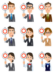マルの札を出す会社員の男女の上半身セット
