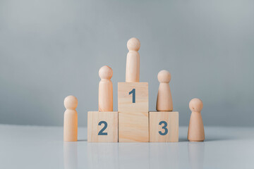 The wooden dolls are ranked 1, 2, 3, the business priorities, the successful people will lead the...