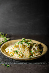 Cream pasta with garlic