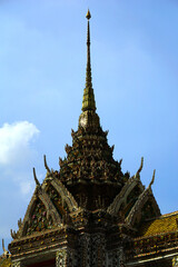 タイ　チャオプラヤー川の川辺にたたずむ壮大な尖塔の仏教寺院「ワット　アルン ラーチャ ウォラマハーウィハーン」