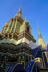 タイ　巨大な涅槃像とタイ古式マッサージで世界的に有名なワット・ポー寺院（ねはん寺）