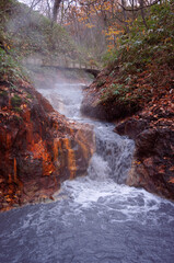 日本　北海道登別温泉　温泉源泉が流れる川にある足湯