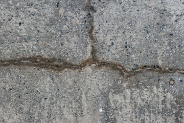 Cracked concrete wall with dirty cracks