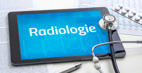 Ein Tablet mit dem Text Radiologie auf dem Display