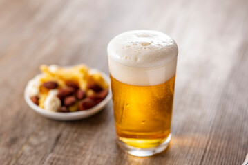 グラスビールとおつまみ