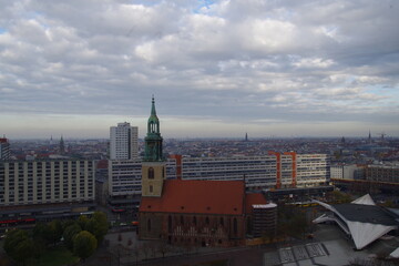 Fototapeta premium Berlin Marienkirche vor Fernsehtum