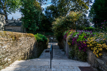 Josselin, cité de caractère et village fleuri, baigné par la rivière l'Oust, se situe dans la Morbihan en Bretagne.	
