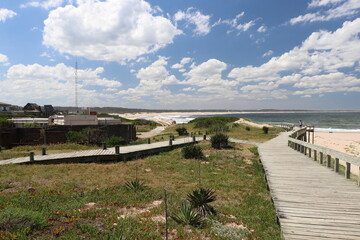 Fototapeta na wymiar Wooden pedestrian walkway to the beach