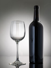 open a wine bottle with an electric corkscrew automatically