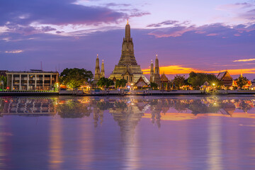 Fototapeta na wymiar Twilight view of Wat Arun Ratchawararam temple. Beautiful sunset at Chao Phraya river, landmark thailand