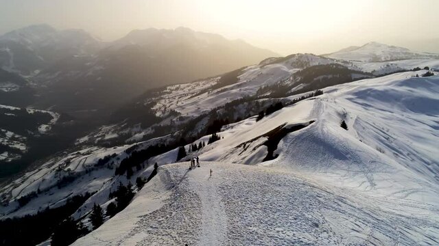 Randonn&eacute;e dans les montagnes dans les alpes. Pr&egrave;s de Hauteluce
