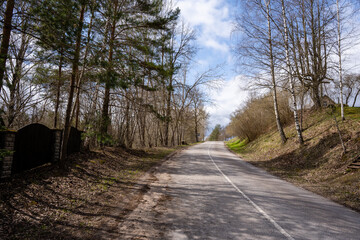 Fototapeta premium asphalt road on a sunny day leading up the hill