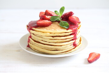 pancakes with strawberries