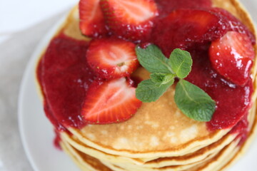 pancakes with strawberries