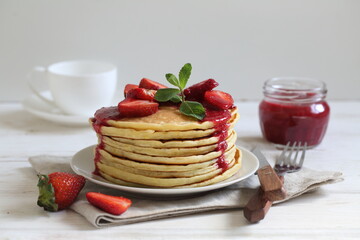 pancakes with strawberries