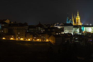 Fototapeta na wymiar view of the world famous Prague Castle from the hill with a park next to it