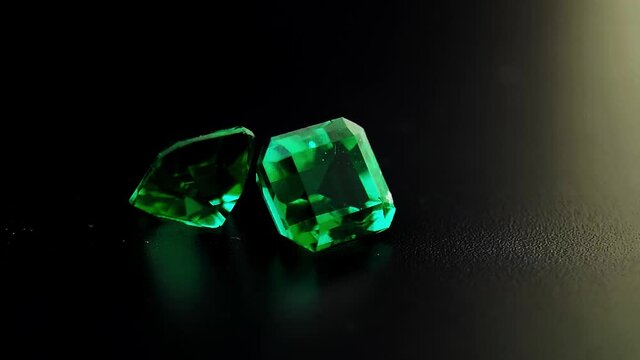 emerald crystals natural gemstone for jewelry , gem stone high quality