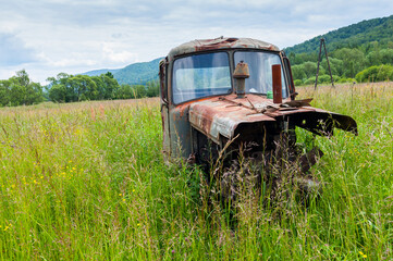 Naklejka premium wiara, religia, kultura, kult, cerkiew, świątynia, budynek, budowla, zabytek, ikona, ikonostas, fresk, carskie wrota, krzyż, kopuła, dach, dom boga, prawosławie, kościół, Bieszczady, podkarpackie, Kar
