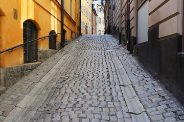 Obraz premium The narrow Prastgatan street in the Stockholm Od town district.