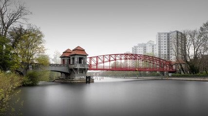 Historische Tegeler Hafenbrücke / Sechserbrücke in Berlin Reinickendorf. - 431097409