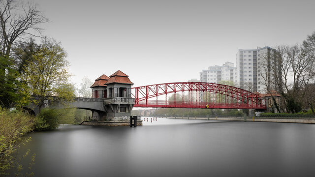 Historische Tegeler Hafenbr&uuml;cke / Sechserbr&uuml;cke in Berlin Reinickendorf.
