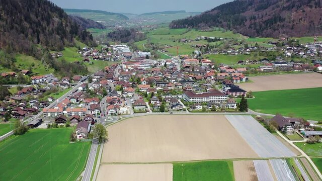 Ein Schwenk bei Oberdiessbach, Kanton Bern, Schweiz