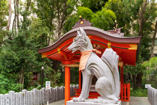 Ikuta Shrine (Kobe, Sannomiya), Japan travel, gorgeous, architecture, Tourist attraction, God of love place, Worship god Fox, Statue of Kitsune, ancient