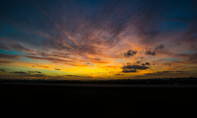 Flugzeuge im Sonnenuntergang