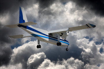 Flugzeug bei Unwetter (Gewitterfront)