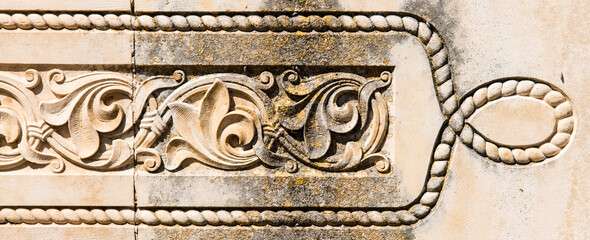 Détail de tombeau à Lagrasse, Aude, France